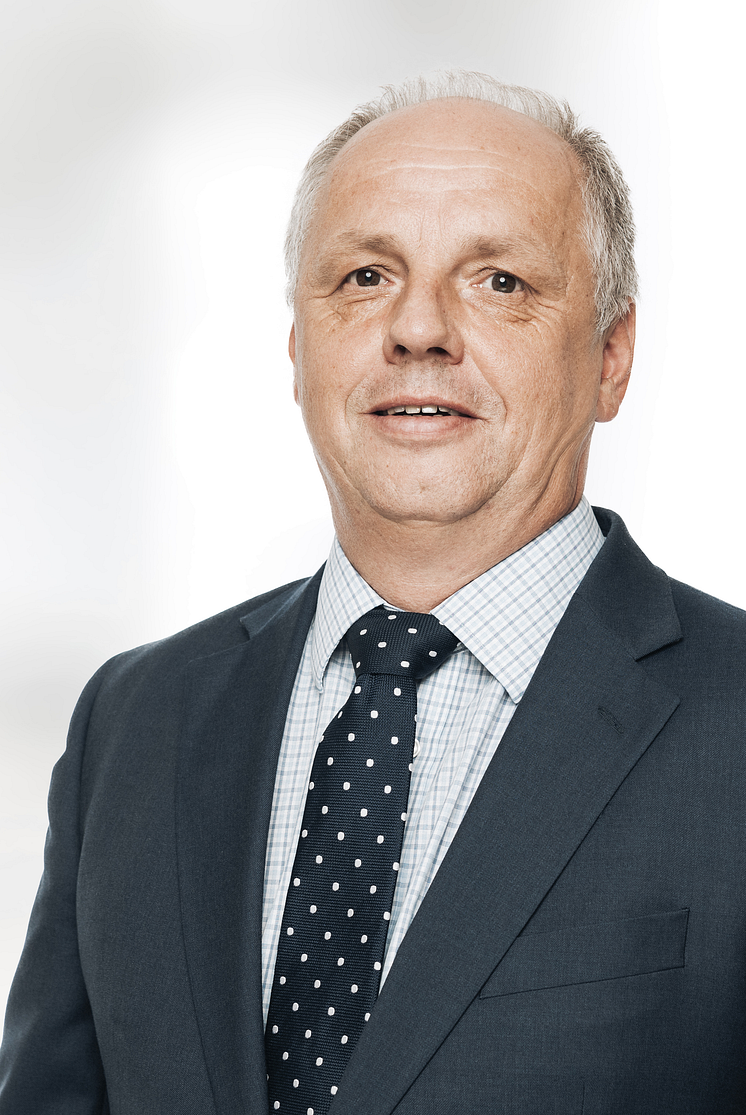 Direktor Prof. Neumann_Hochformat.png