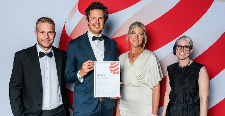 Bild ovan: (från vänster) Jonas Fredberg, studioingenjör, Peter Reuterberg, senior chefsdesigner, Jenny Arnell, gruppchef, oc