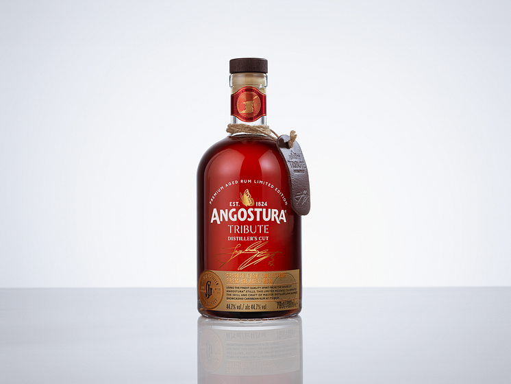 ANGOSTURA_RUM_STUDIO_BOTTLE_HERO_RT.png