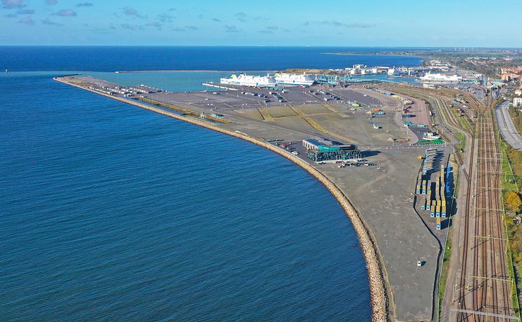 Trelleborgs Hamn från öster.JPG