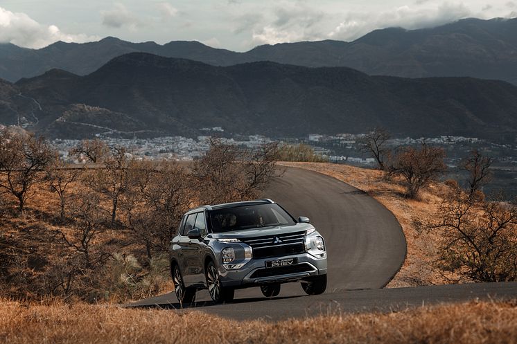 New Outlander PHEV_010L.jpg