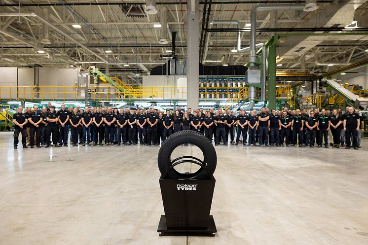 Nokian+Tyres+Romania+factory+1st+tire+05.jpg