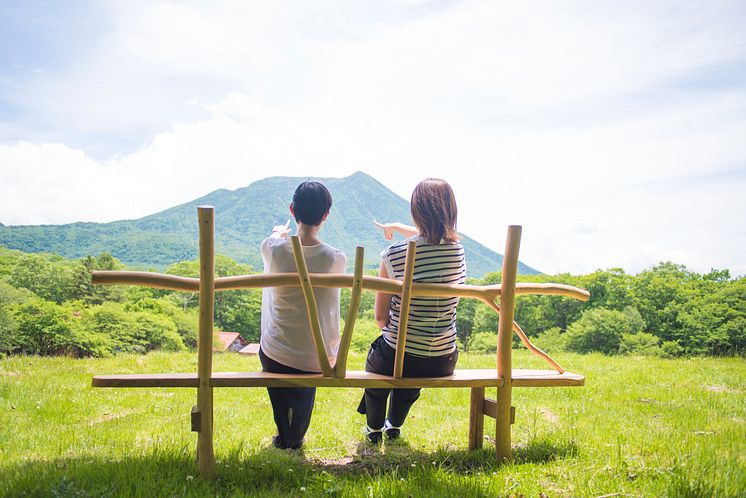Kotoku no Oka Bench