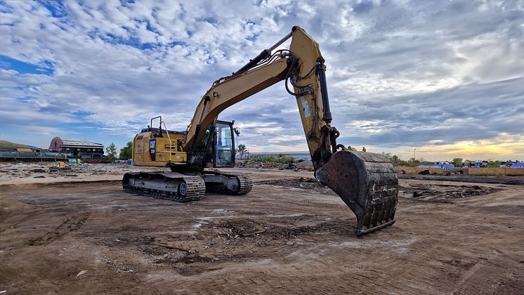 1 Tracked excavator CATERPILLAR 320 F.jpg