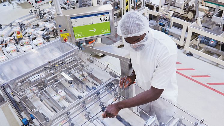 Blue HMI in the dynamic checkweighing application