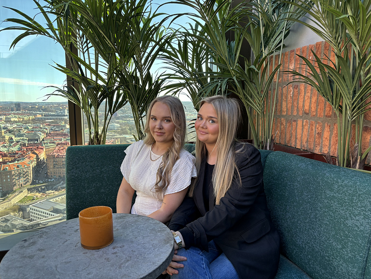 Alva och Ebba.png