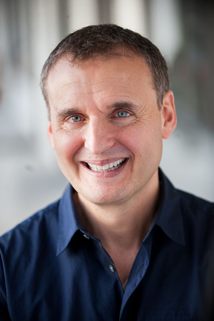 Phil Rosenthal headshot by Tom Caltabiano.jpg