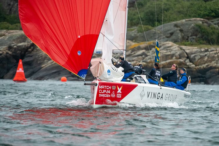 WINGS seglar för guldet i Marstrand.jpg