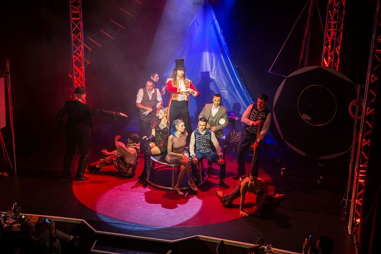 Krystallpalast Varieté Leipzig - "DRAHTSEILAKT - Varieté trifft Retro-Zirkus"