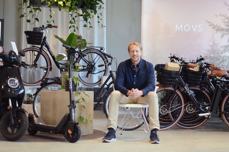 mikael_i_showroom
