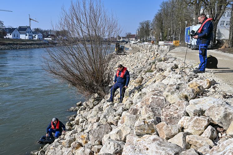 20250202_Überprüfung Stabilität Ufer Donauwörth Taucher