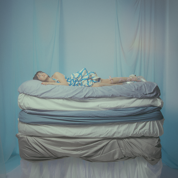 Artwork Olivia Lobato album _kanske lika bra att vi lägger av när vi ligger bra_ (1).png