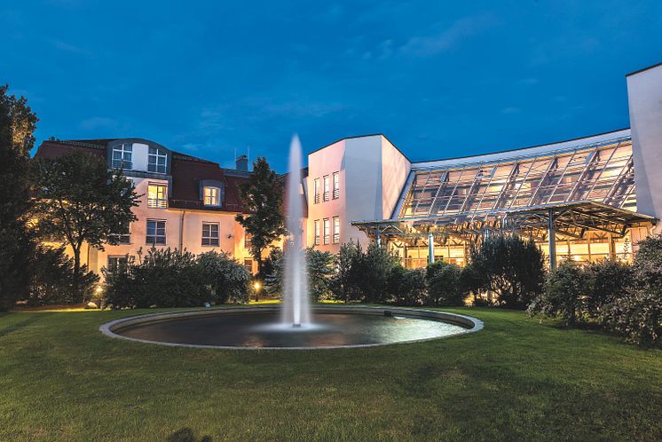 seminaris-hotel-leipzig-exterior-view-evening-press_Copyright-Seminaris Hotels.jpg