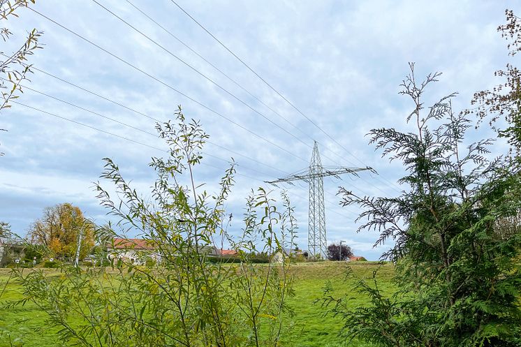 Hochspannungsmast Bayernwerk Netz_3000x2000