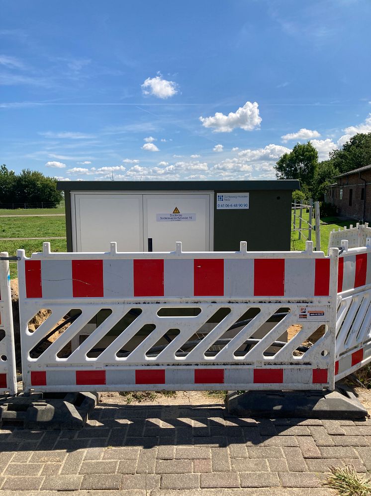 Fernsteuerbare Ortsnetzstation in der Süderauerdorfstraße..JPG
