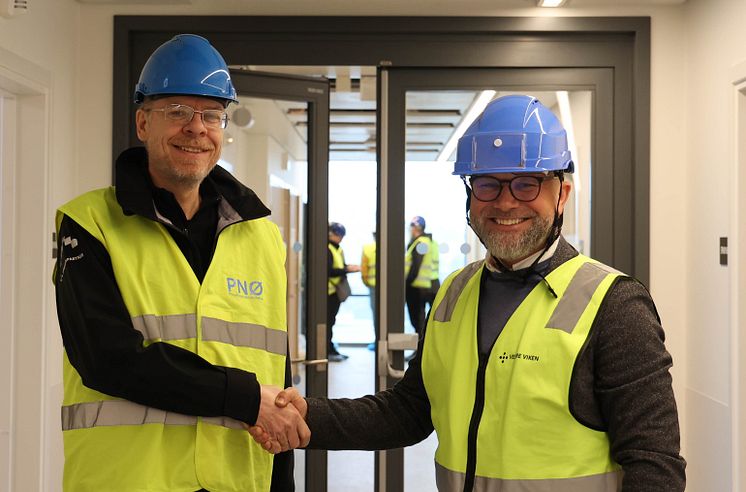 Vidar Hansen, Seksjonsleder utstyrsforvalting i Sykehuspartner og Thomas Nilsen, forretningsutvikler i Canon Norge under befaring på nye Drammen sykehus som skal tas i buk i 2025.