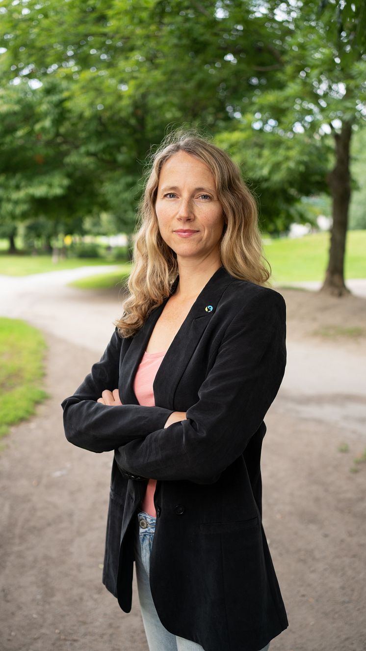 Ulrika Urey_i park_stående2
