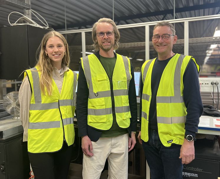 Foto af Nina Rysholt Dyekjær og Thomas Granhof fra The 0-mission sammen med Jan Brevadt, bæredygtighedschef i Carl Ras.