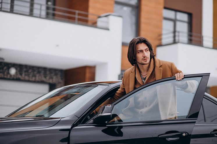 young-handsome-man-sitting-into-car.jpg