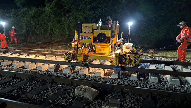 Network Rail engineers replacing track at Ledbury_cropped.jpg