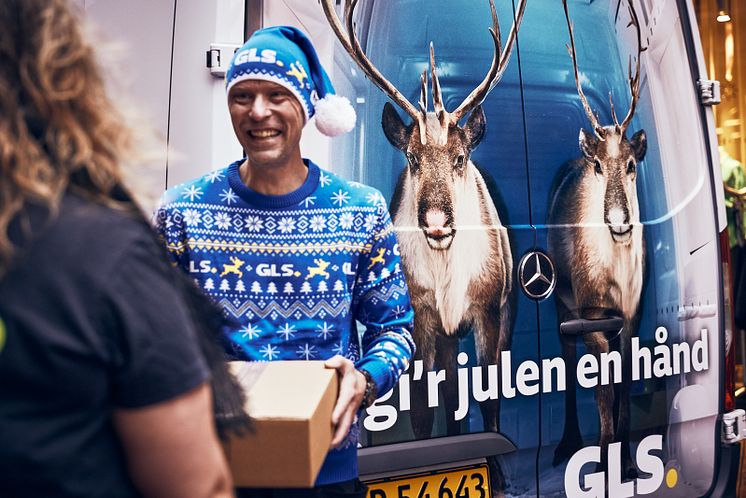 GLS-chauffør gi'r julen en hånd.jpg