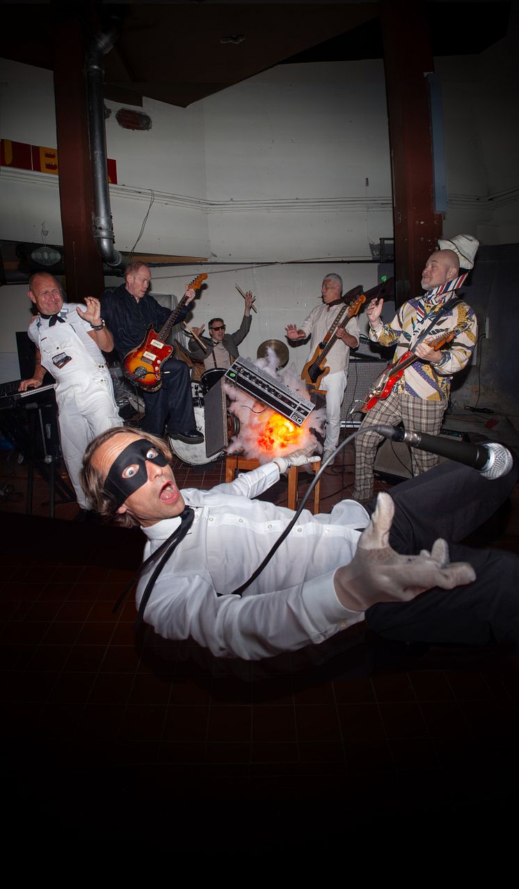 BH_EXPLOSION_STOR_förlängd_skuggad.jpg
