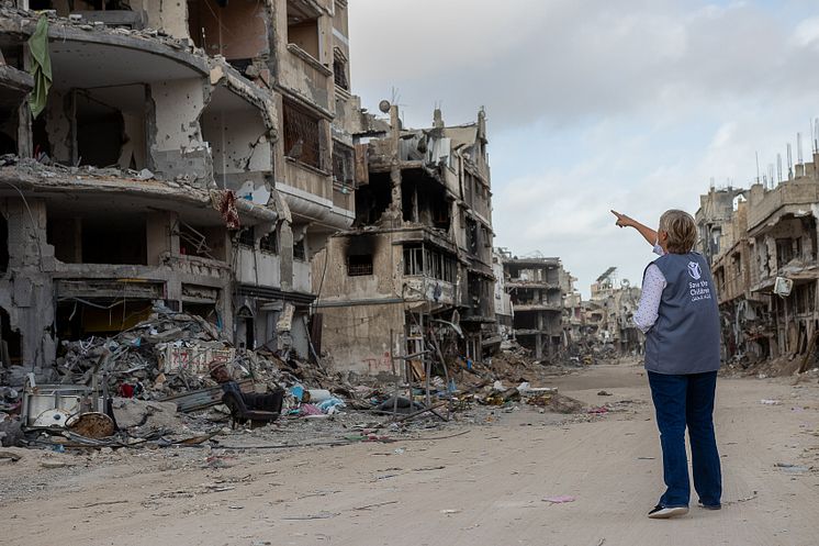CH11031383_Karyn Beattie, Gaza Team Leader, assesses the destruction in Khan Younis.jpg