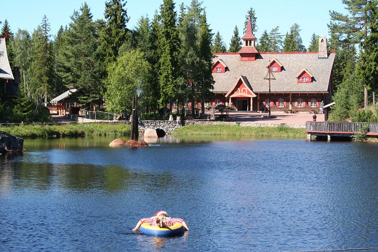 verkstad i sol tomte badar.jpg