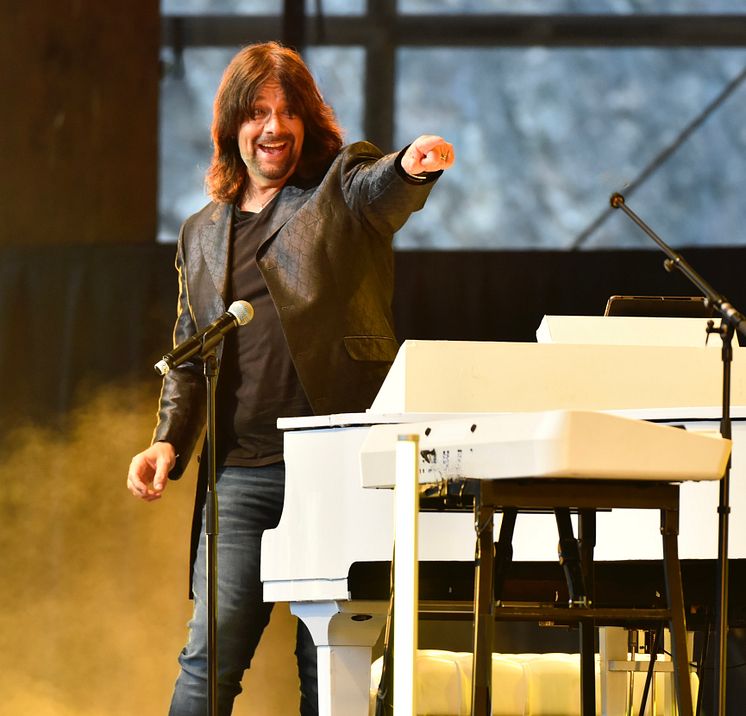 Robert Wells - Rhapsody In Rock