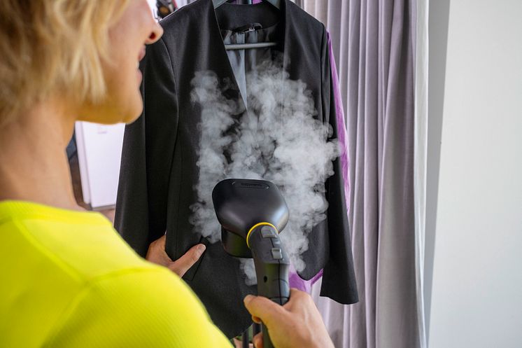 SC_garment_steamer_blazer_app_05_CI20-300_dpi.jpg