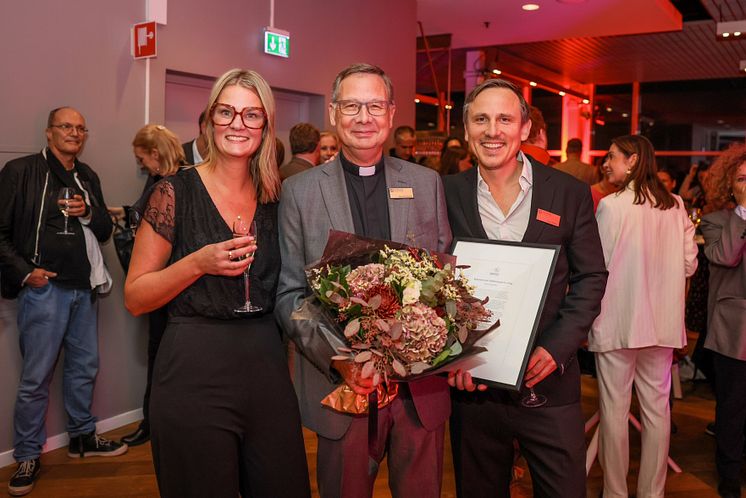 Frida Edman_Mikael Ringlander_Oskar Ekström_Bildningspriset 2024_foto Natalie Greppi.jpg