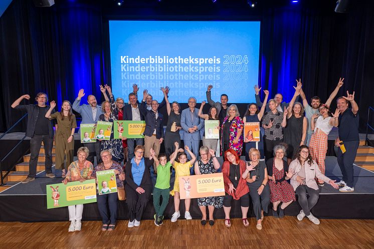 Kinderbibliothekspreis_2024_Gruppenfoto_2633.jpg
