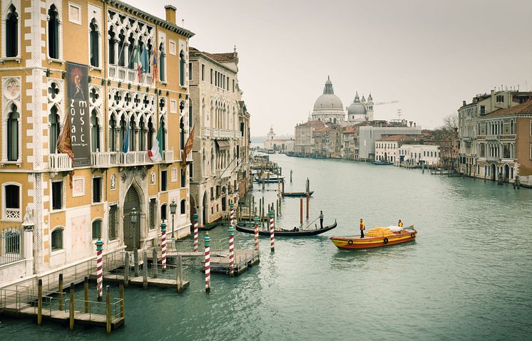 gondola-venice.jpg