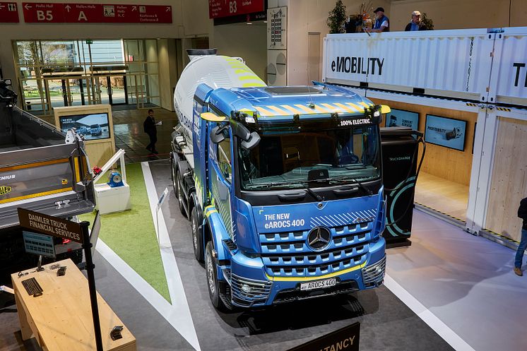 eArocs 400 Weltpremiere auf der bauma 2025