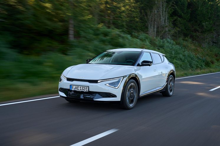 kia-all-new-ev6-baseline-my25-snow-white-pearl-outdoor-dynamic-print-3600x2400-001.jpg