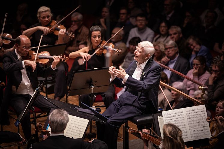 Herbert Blomstedt dirigerar Honegger och Brahms