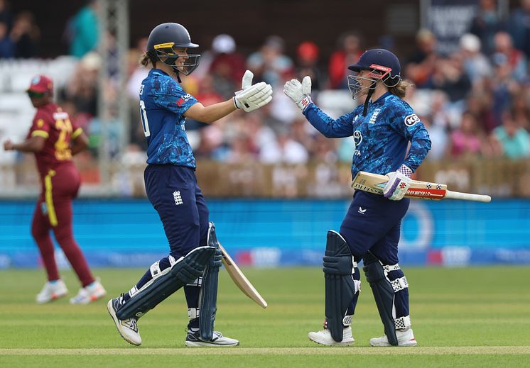 England Women's Amy Jones and Tammy Beaumont. CREDIT: ECB/Getty 