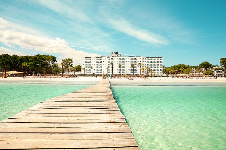 Sunwing Alcudia beach.jpg