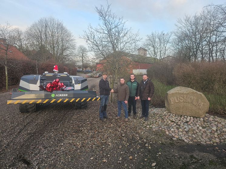 Danish Agro_Overdragelse af AgXeed-markrobot_dec.2024.jpg