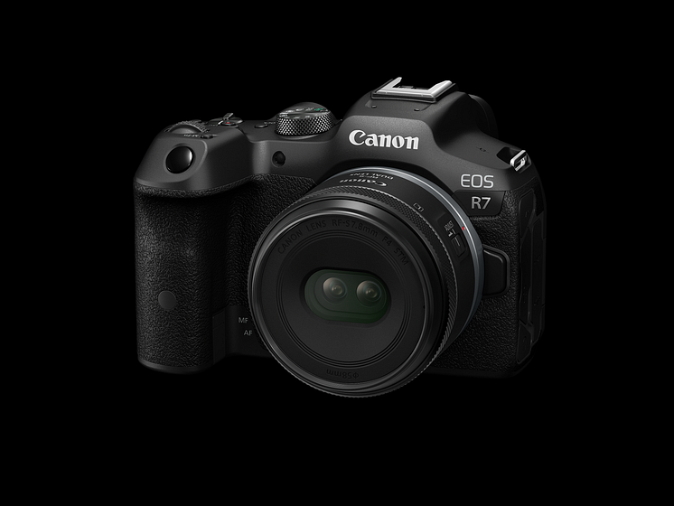 RF-S 7.8mm F4 STM DUAL EOS R7 FSL Ambient.png