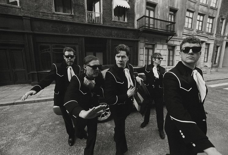 2025_03_12_THEHIVES_ROMANIA_10908_BLACKANDWHITE.jpg