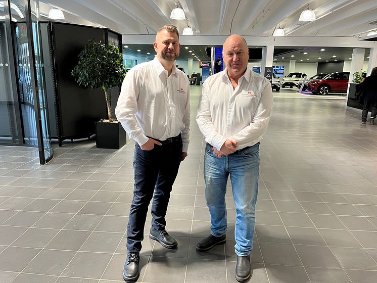 Ulf Stefansson och Bo Ericsson - Fordonsjuristen i bilhall 2025.jpg