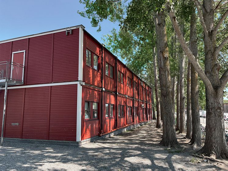 Adapteo skänker modulära flyktingbostäder till Ukraina