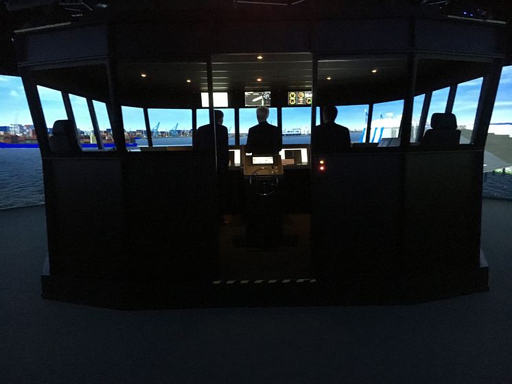 Simwave_K-Sim Navigation_bridge2.jpg
