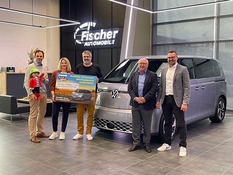 Übergabe ID Buzz bei Fischer AUtomobile.jpeg