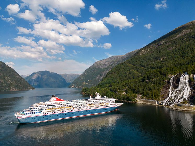 Balmoral cruising by Furebergsfossen waterfall, Norway.jpg