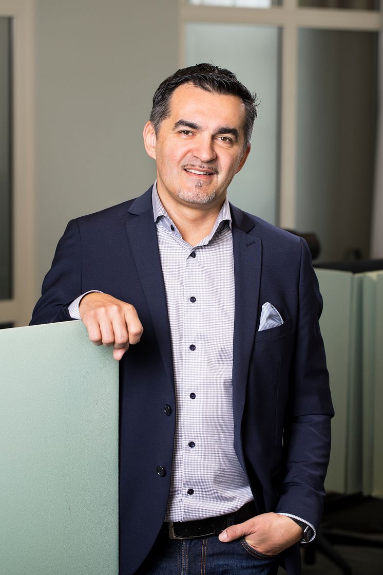 Emir Slavotic foto arbete.jpg