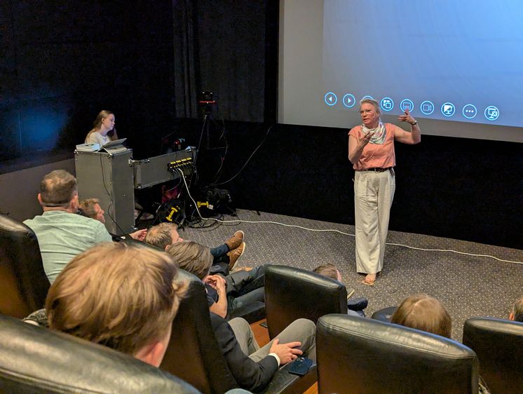 Ann-Sofie Bergakungen Föreläsning Etisk AI.jpg