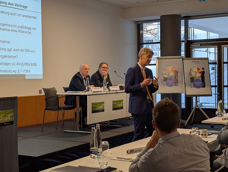 Das renommierte Referententeam Dr. Edgar Joussen, Goetz Michaelis und Dr. Tobias Rodemann begleitet Sie volle zwei Tage durch das Programm.