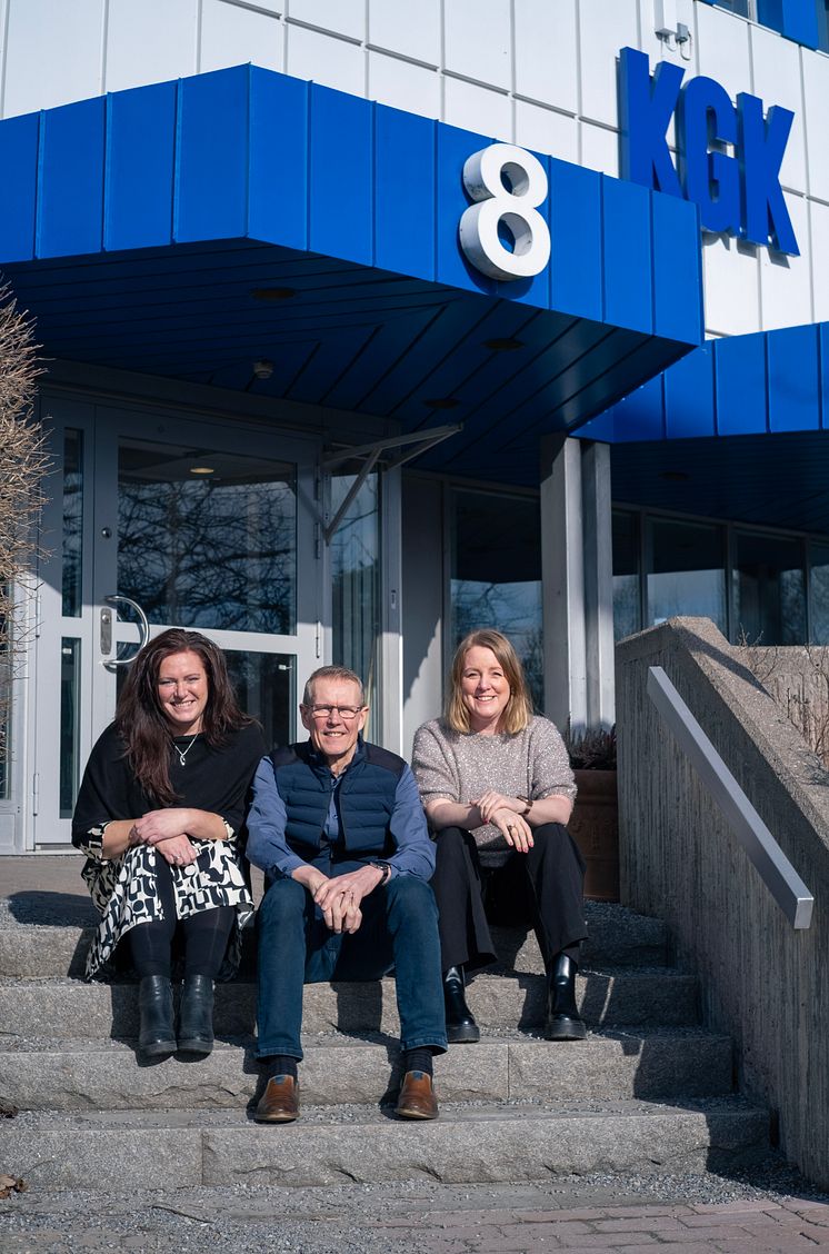 Johan Regefalk (mitten), HR chef Ann-Helen Wallrud (vänster) och HR Business Partner Carolina Dolata (höger)